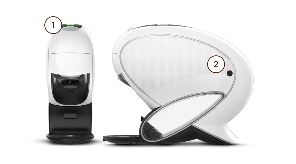 Visão frontal e lateral da máquina de café mostrando o botão de iniciar no topo e botão de ligar/desligar no lado direito