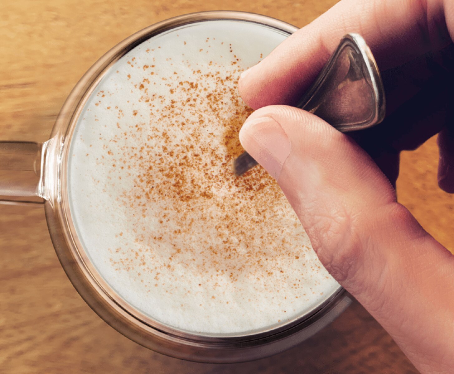 caneca com cappuccino